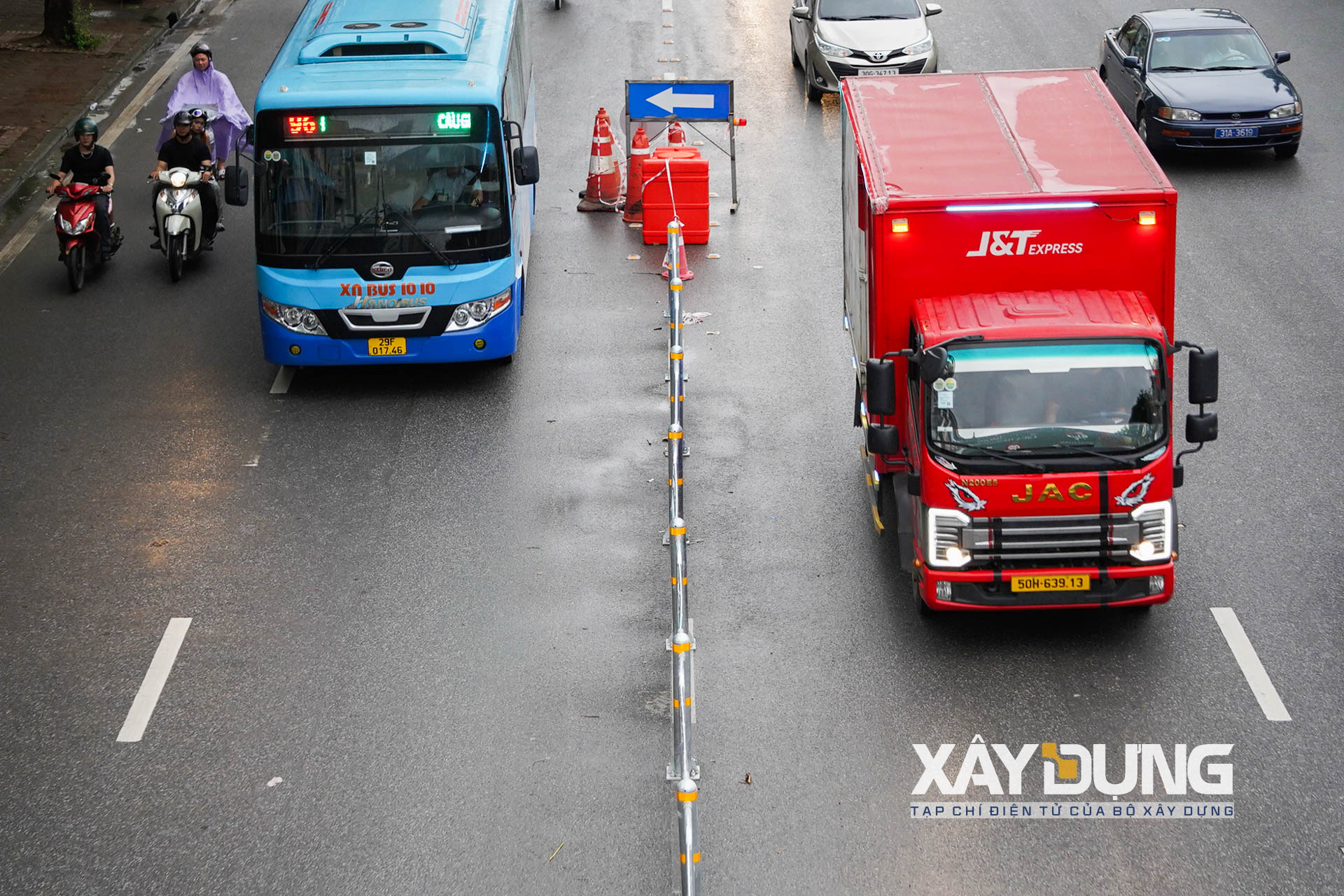 [Ảnh] Hà Nội tách làn ô tô, xe máy trên 2 tuyến đường lớn - Ảnh 4.