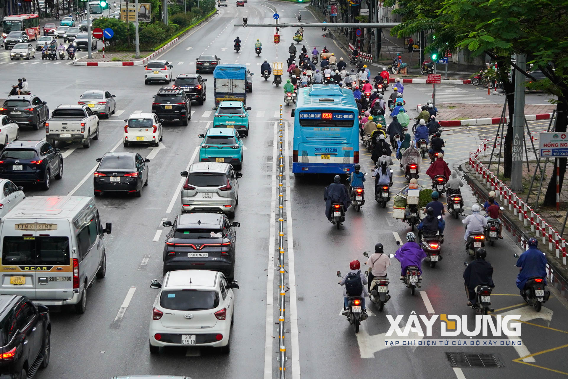[Ảnh] Hà Nội tách làn ô tô, xe máy trên 2 tuyến đường lớn - Ảnh 9.
