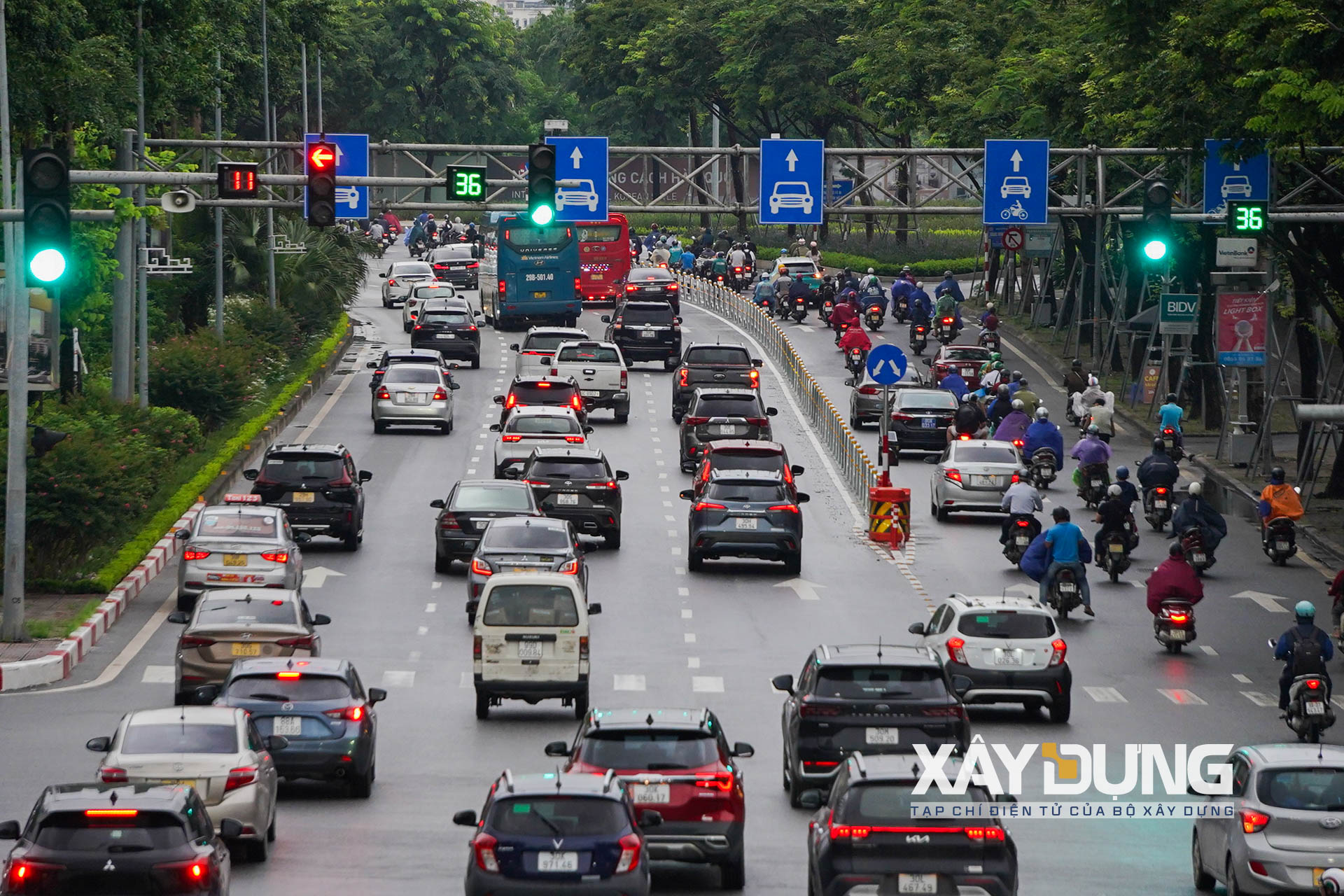 [Ảnh] Hà Nội tách làn ô tô, xe máy trên 2 tuyến đường lớn - Ảnh 7.