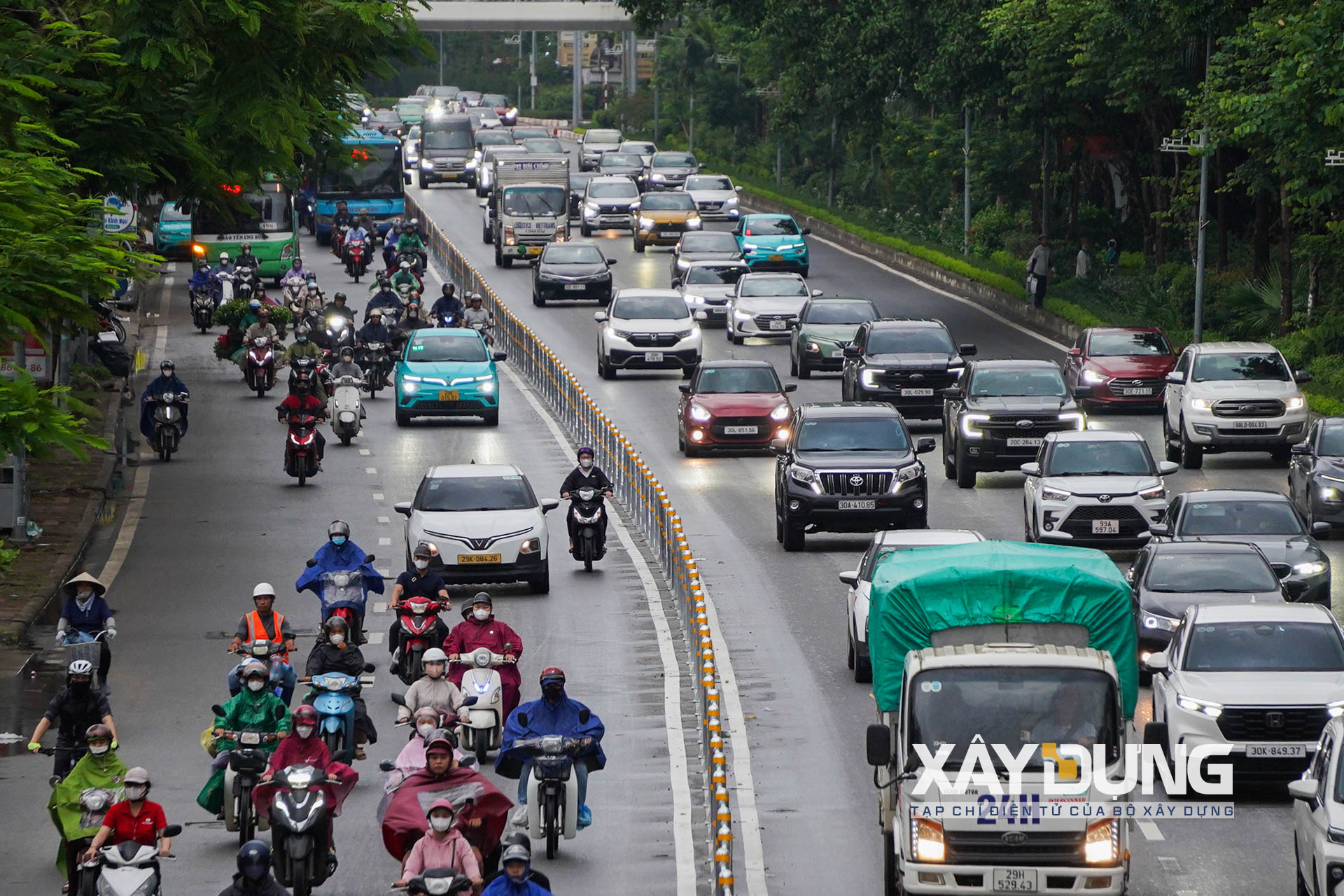 [Ảnh] Hà Nội tách làn ô tô, xe máy trên 2 tuyến đường lớn - Ảnh 12.