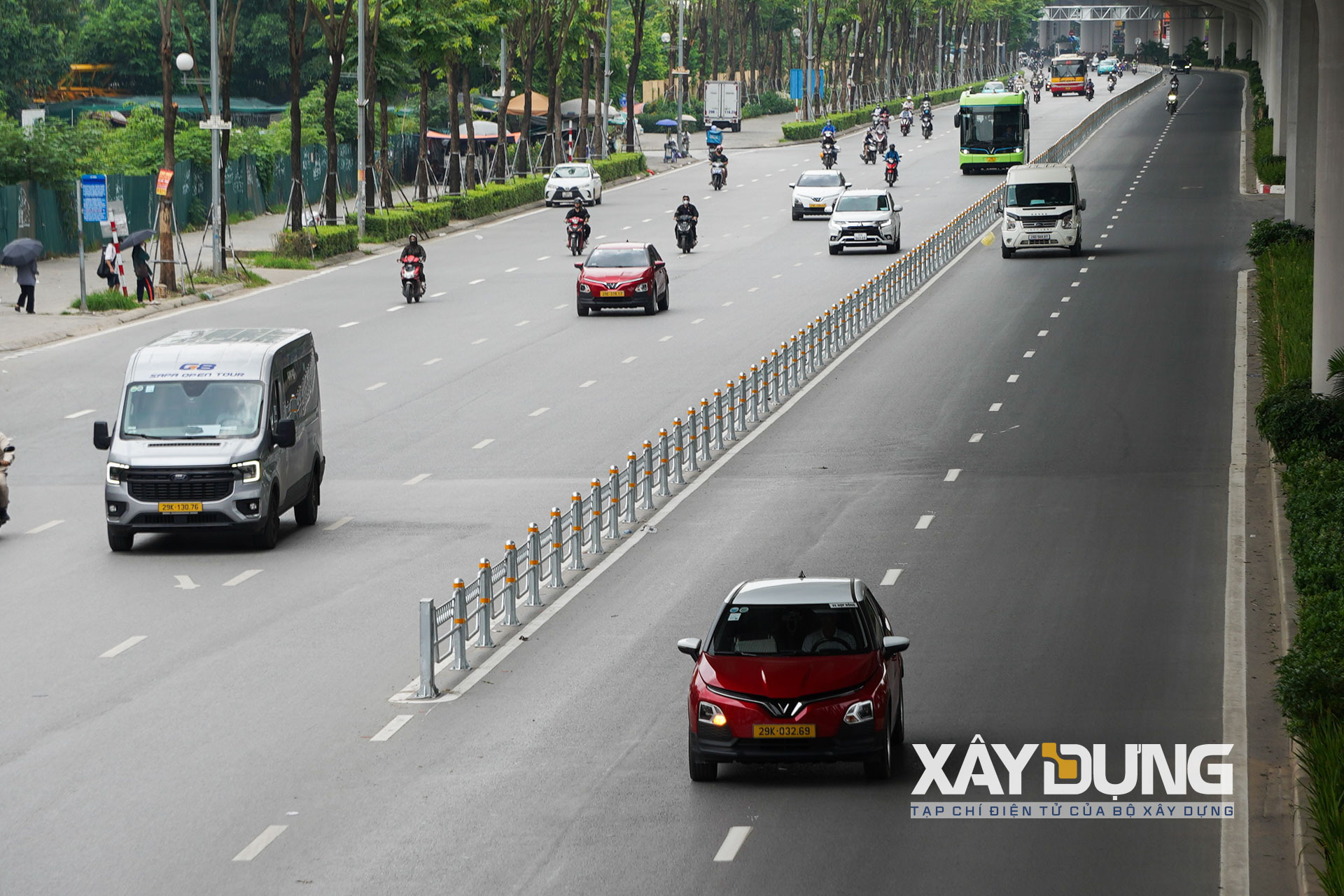 [Ảnh] Hà Nội tách làn ô tô, xe máy trên 2 tuyến đường lớn - Ảnh 16.