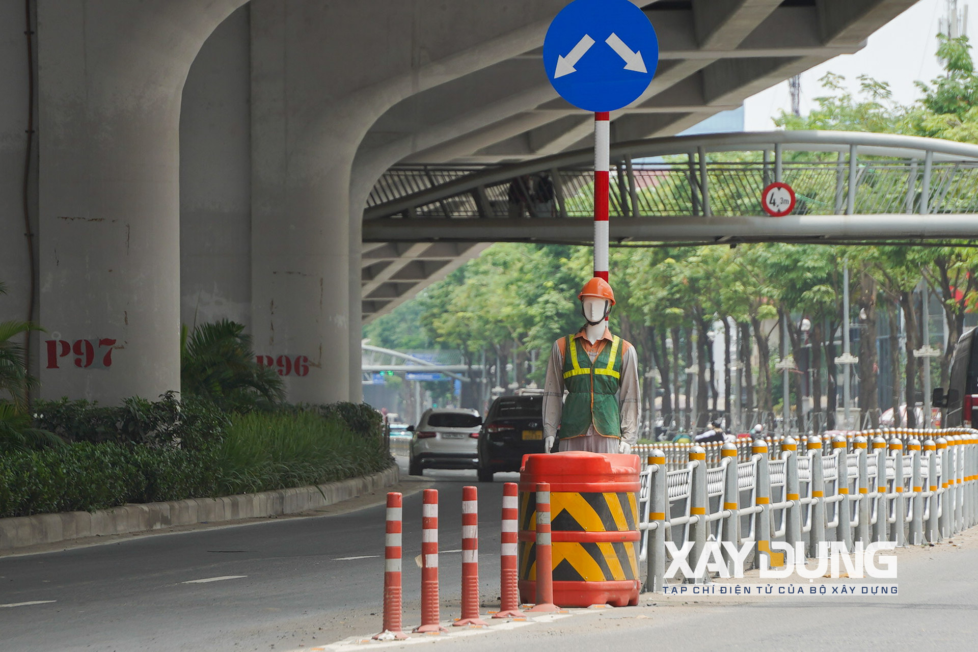 [Ảnh] Hà Nội tách làn ô tô, xe máy trên 2 tuyến đường lớn - Ảnh 11.