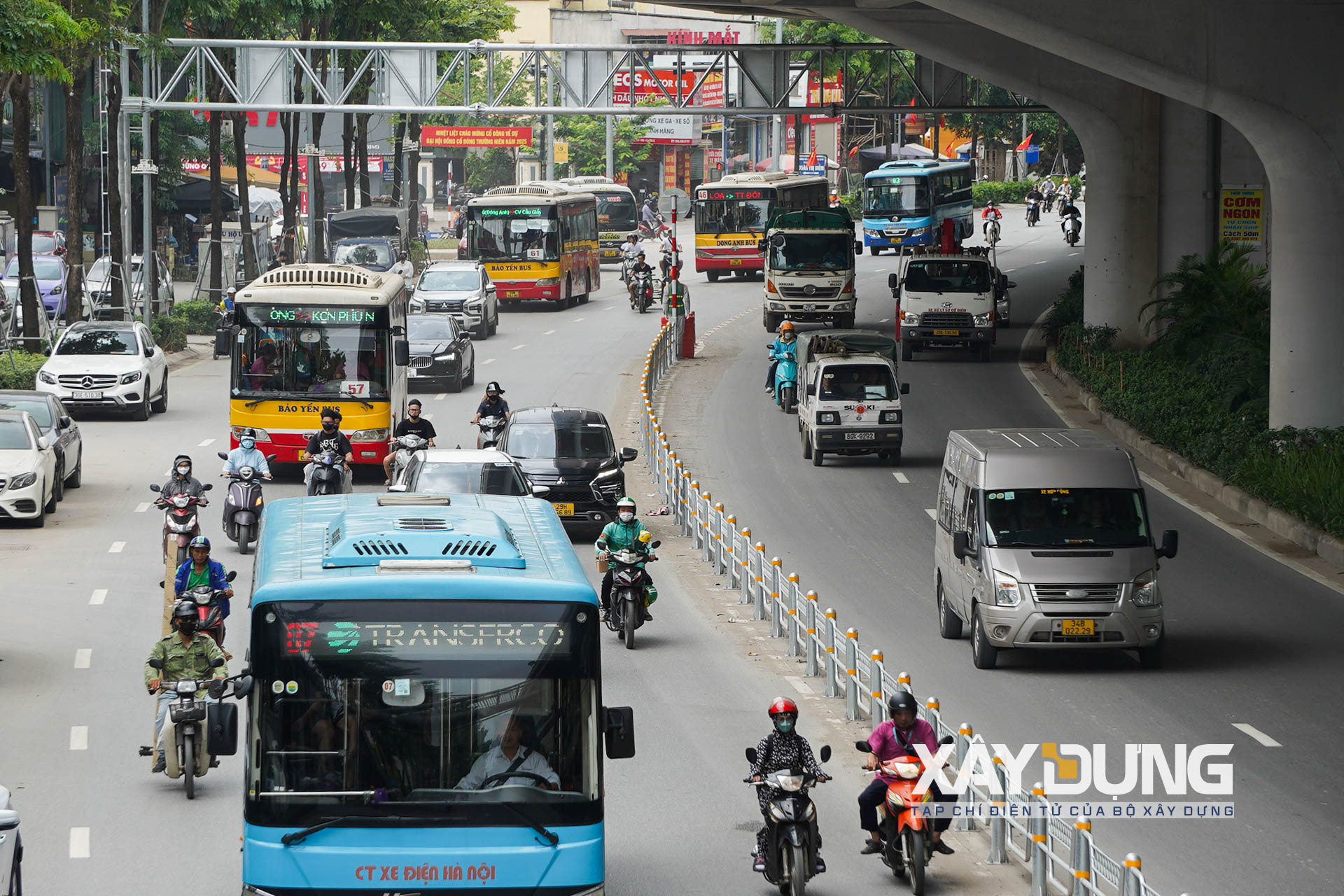 [Ảnh] Hà Nội tách làn ô tô, xe máy trên 2 tuyến đường lớn - Ảnh 6.