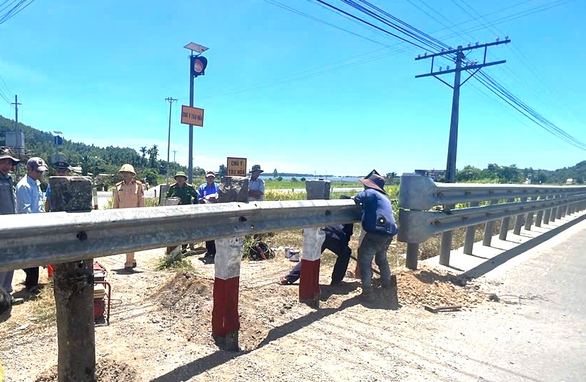 Đóng, xoá thêm 3 lối đi tự mở qua đường sắt ở Quảng Ngãi - Ảnh 2.