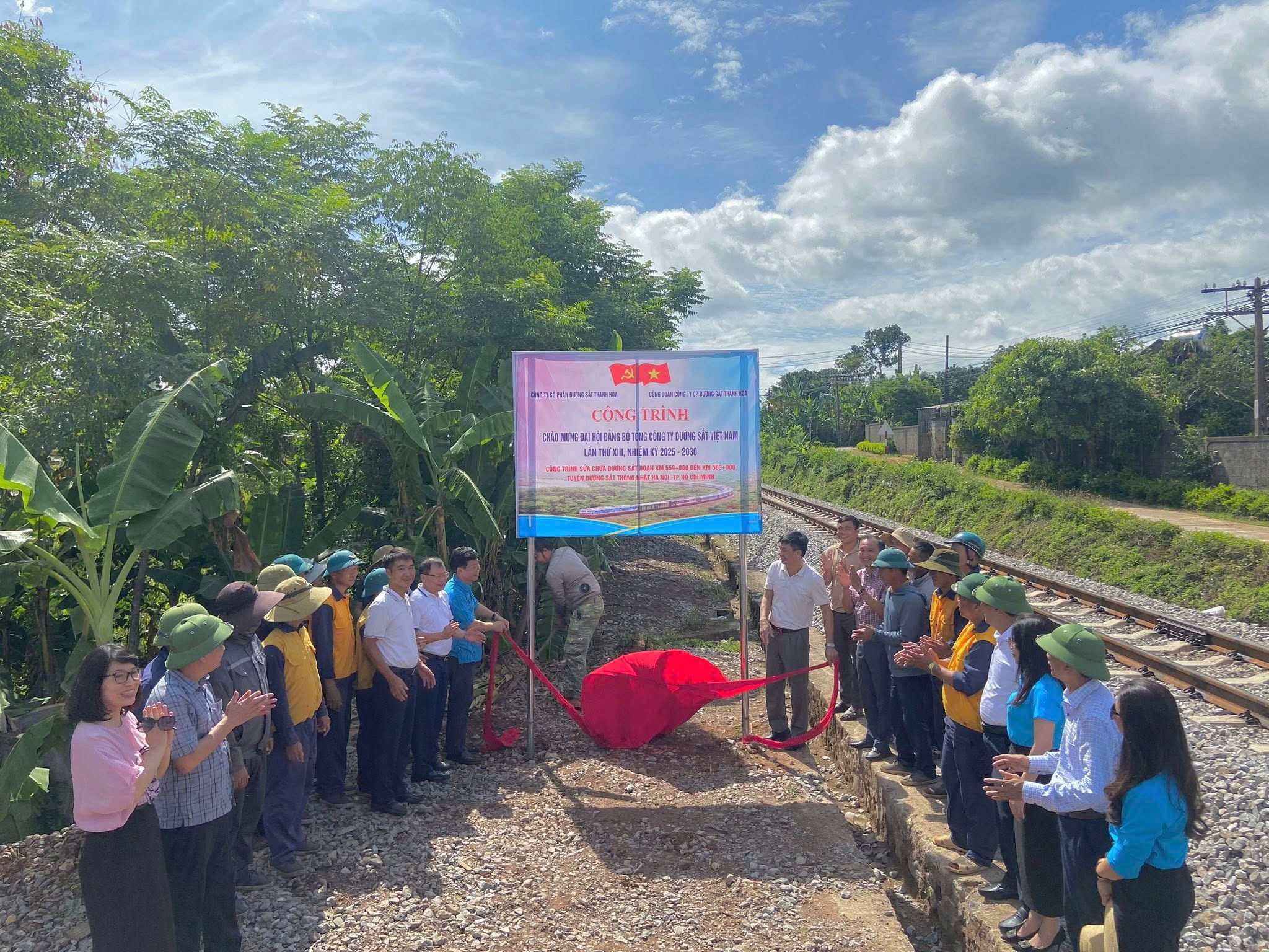 Công ty Cổ phần Đường sắt Thanh Hóa: Nhiều hoạt động thiết thực hướng tới chào mừng Đại hội đảng bộ ngành đường sắt - Ảnh 3.