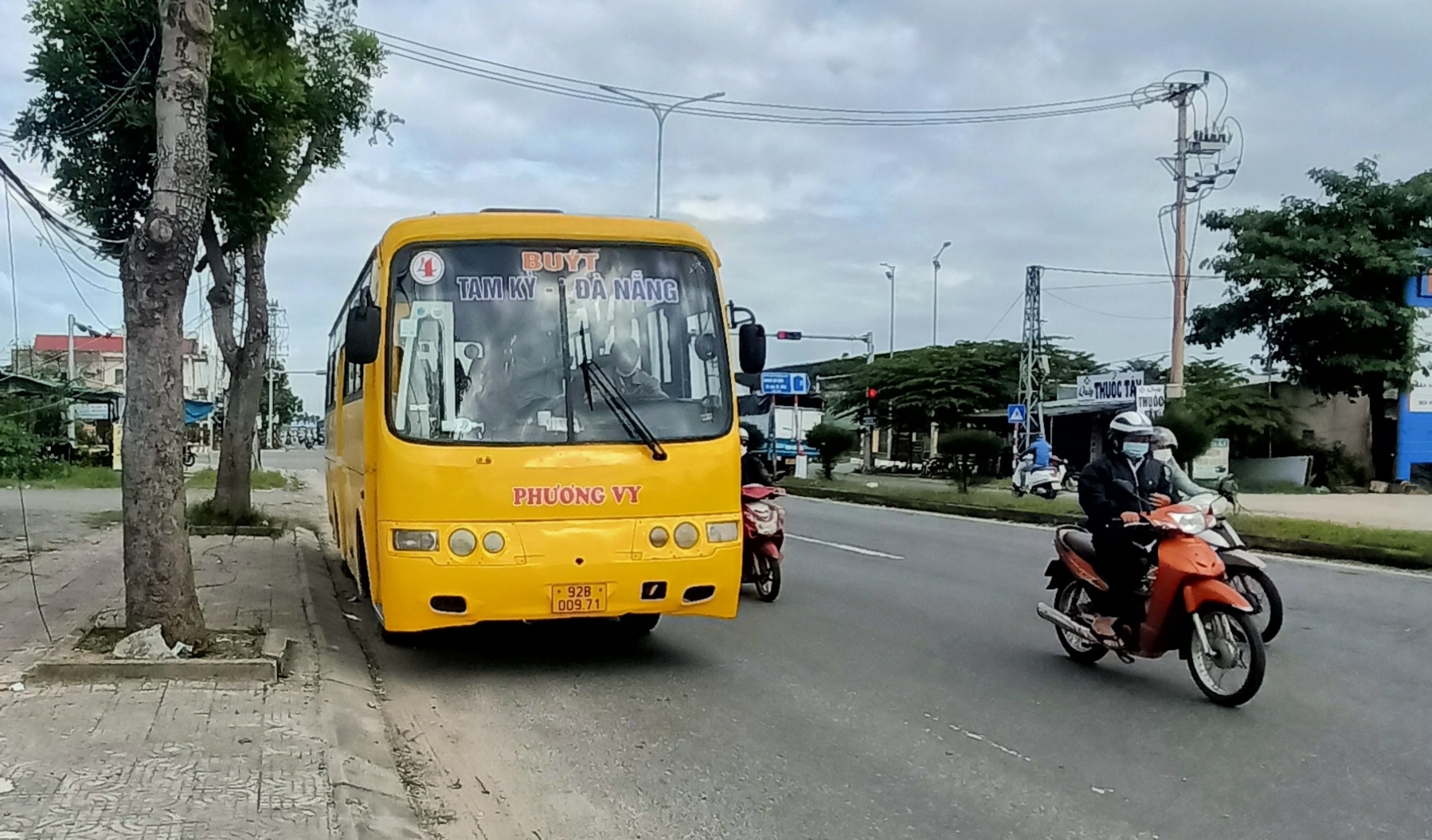 Đà Nẵng hợp nhất các tuyến xe buýt đi Cửa Đại, cầu Tam Kỳ từ ngày 18/7 - Ảnh 1.
