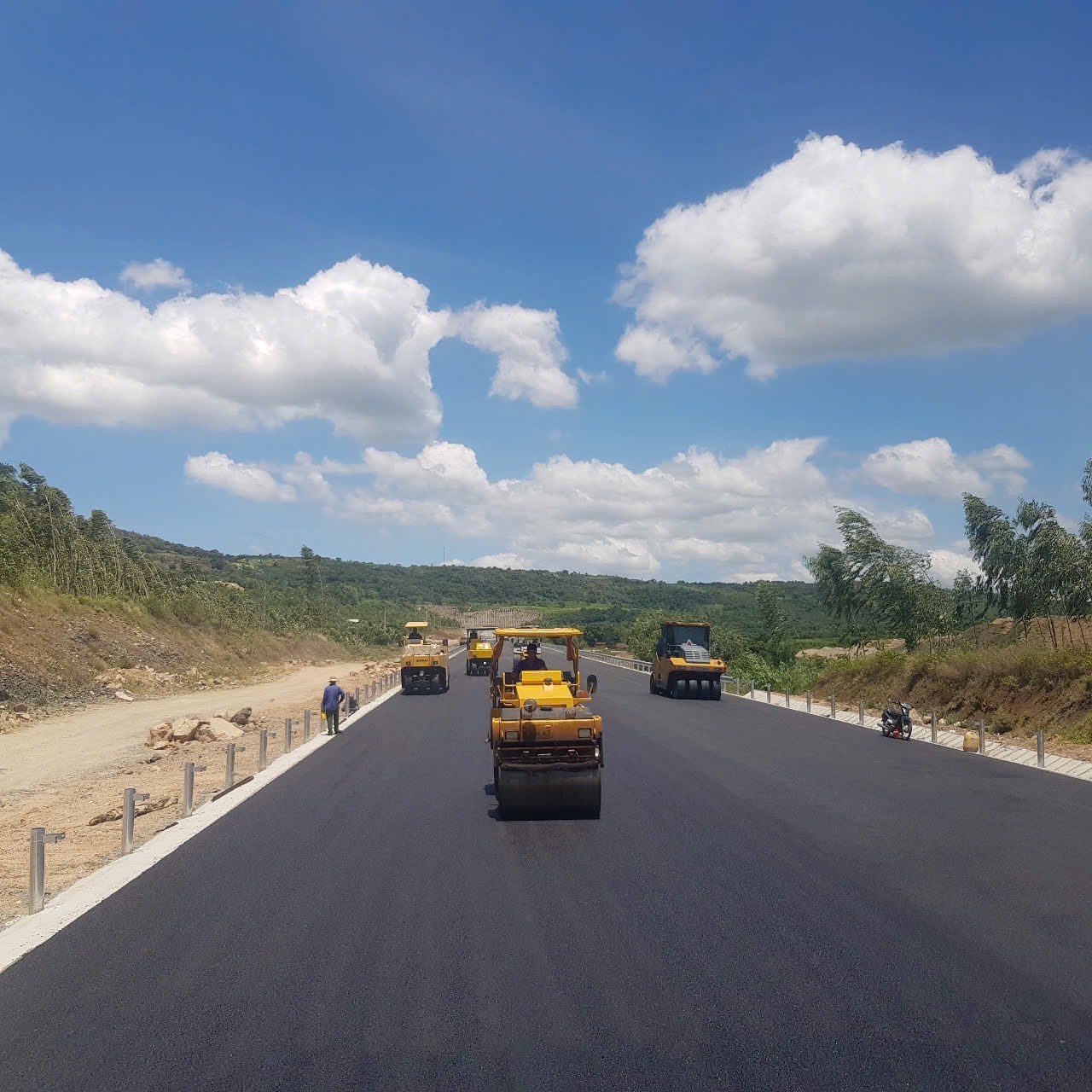 Phấn đấu hoàn thành Gói thầu XL01 đoạn Chí Thạnh - Vân Phong vào ngày 19/8 - Ảnh 1.