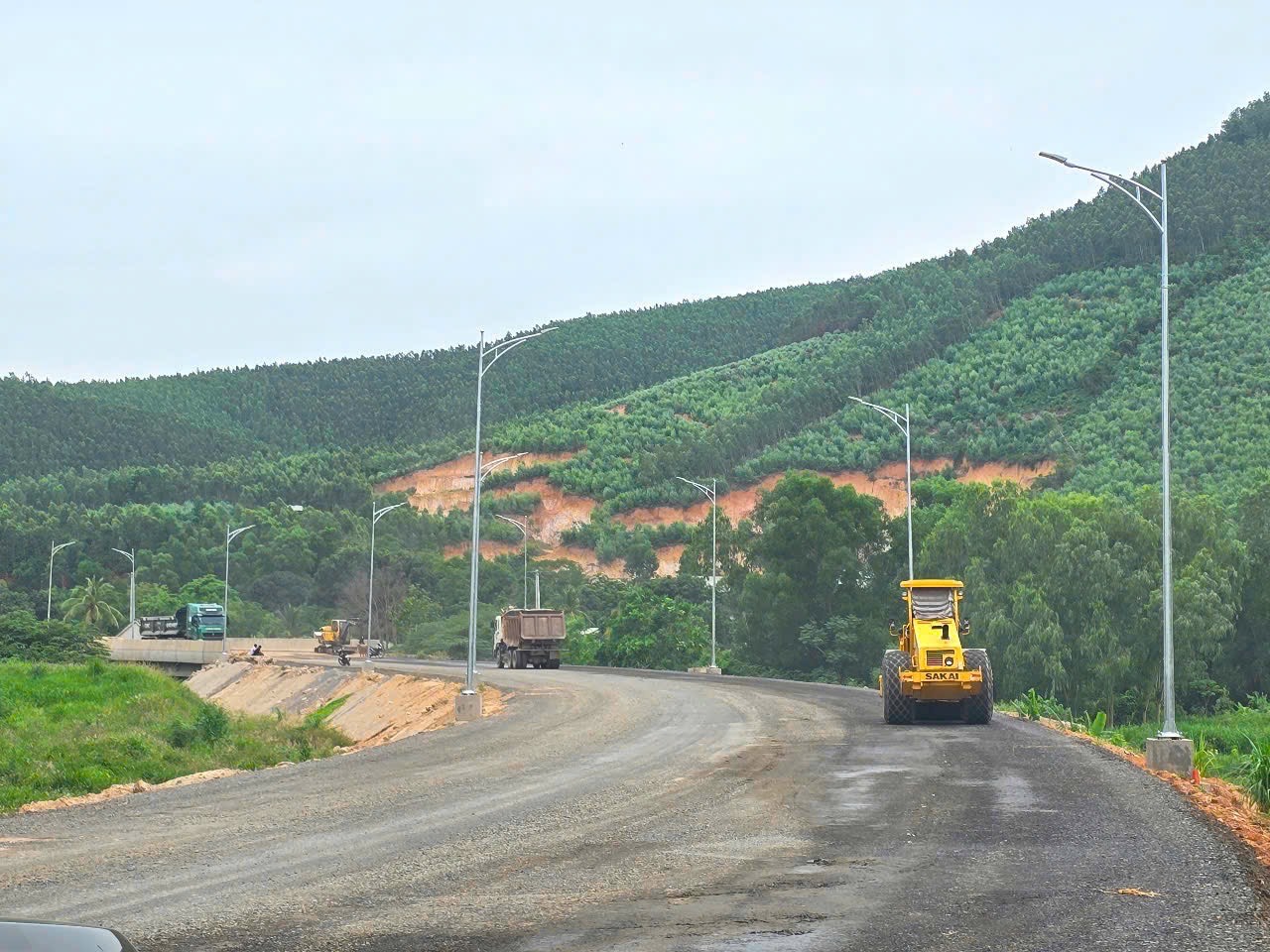 Phấn đấu hoàn thành Gói thầu XL01 đoạn Chí Thạnh - Vân Phong vào ngày 19/8 - Ảnh 4.