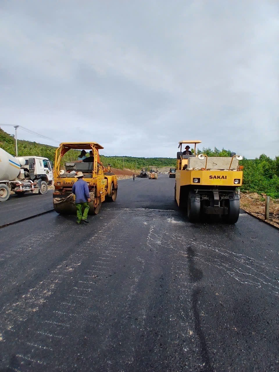 Phấn đấu hoàn thành Gói thầu XL01 đoạn Chí Thạnh - Vân Phong vào ngày 19/8 - Ảnh 2.