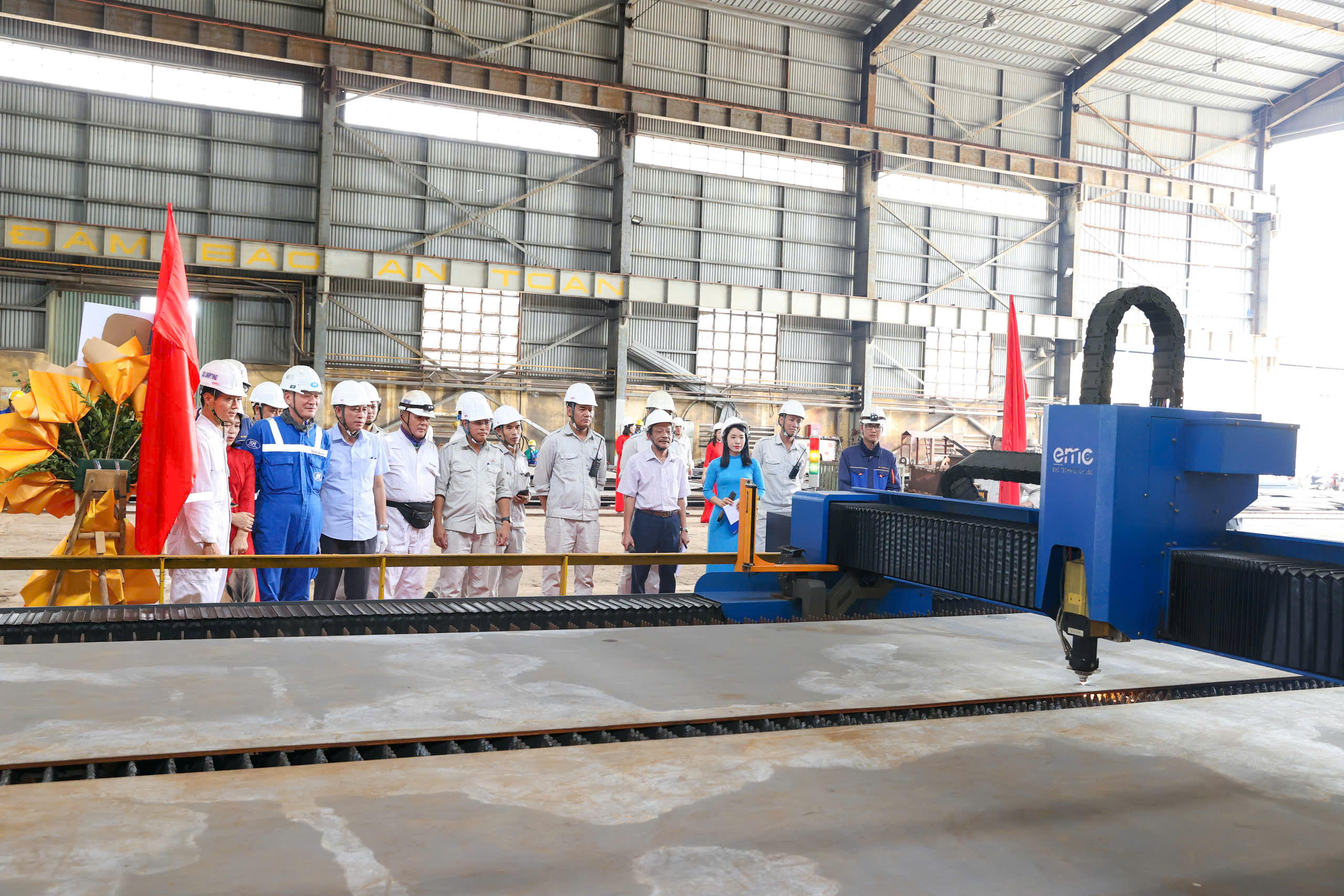 Hạ thủy tàu dầu hóa chất 13.000 tấn cho đối tác Hàn Quốc - Ảnh 2.