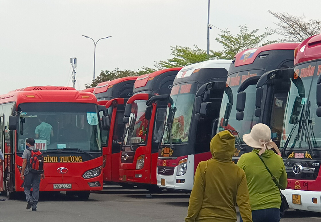 Đà Nẵng thu hồi loạt phù hiệu phương tiện kinh doanh vận tải - Ảnh 1.