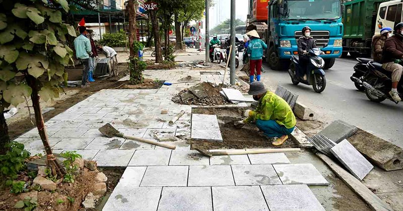 Hà Nội yêu cầu tạm dừng thi công đào đường từ ngày 1/8 đến 5/9 - Ảnh 1.