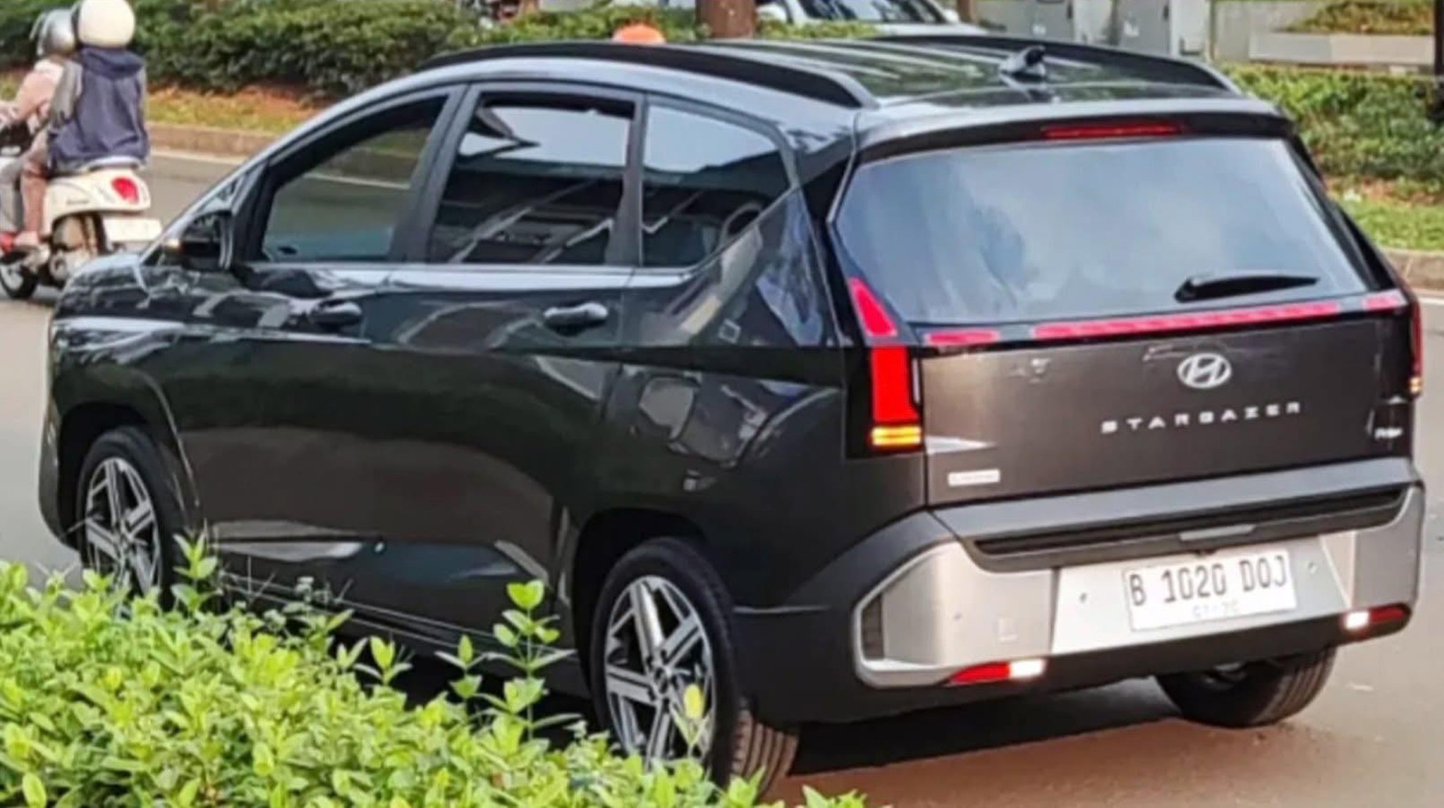 Hyundai Stargazer nâng cấp lộ diện ngoài đời, dáng vẻ đã bớt nhàm chán - Ảnh 2.