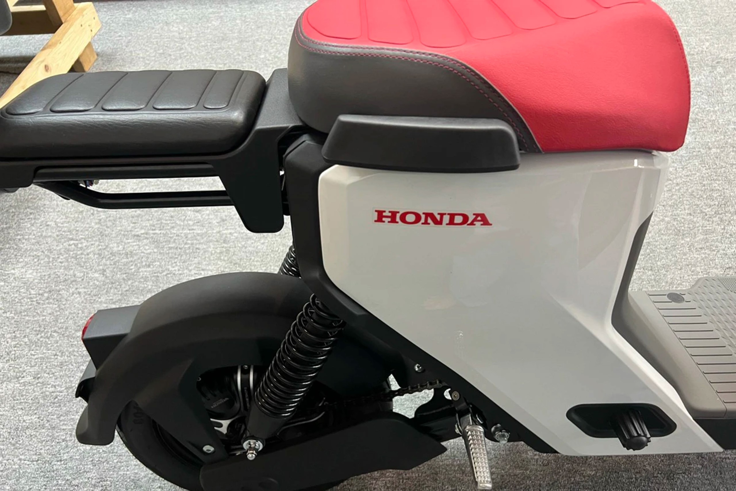 Cận cảnh xe máy điện Honda U-Be sắp bán ở Việt Nam giá 25 triệu đồng - Ảnh 2.