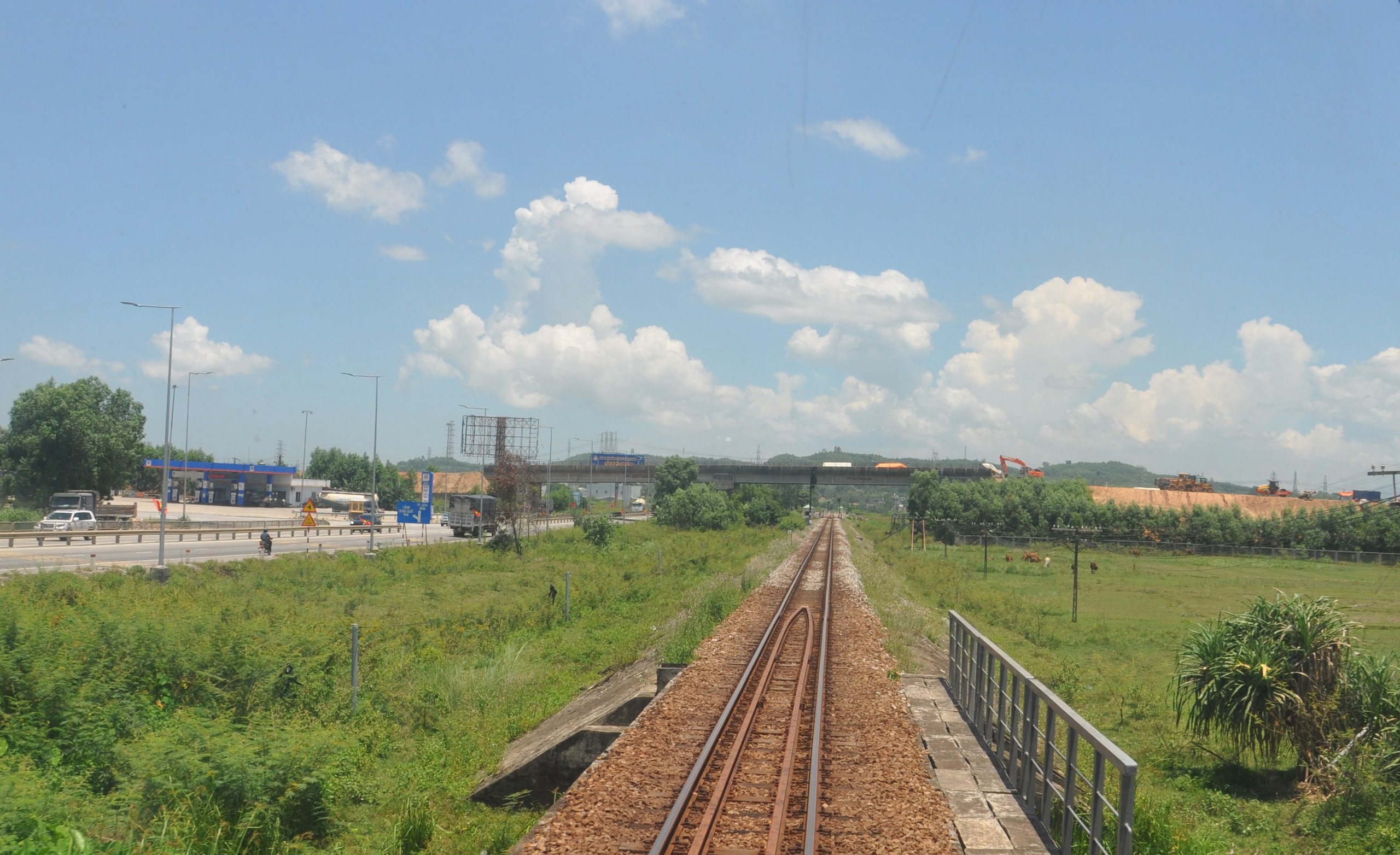 Quảng Ngãi đề xuất xây dựng tuyến đường sắt Trì Bình - Dung Quất có vốn đầu tư 1.000 tỷ đồng - Ảnh 1.