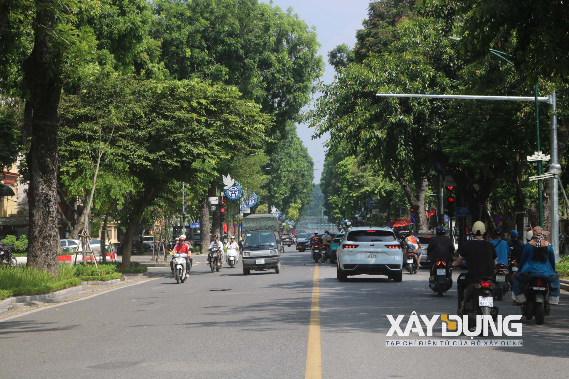 Diện mạo mới của đường phố Hà Nội trước ngày đại lễ của đất nước - Ảnh 1.
