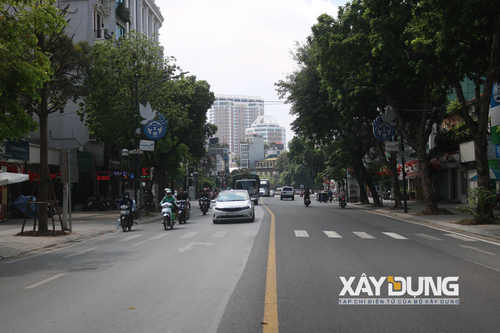 Diện mạo mới của đường phố Hà Nội trước ngày đại lễ của đất nước - Ảnh 2.