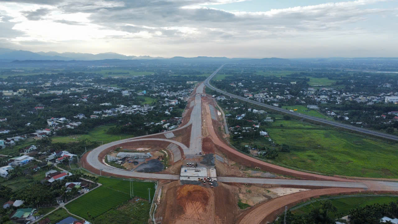 Đà Nẵng phê duyệt khu TĐC đầu tiên, Quảng Ngãi xây 22 khu TĐC phục vụ GPMB đường sắt tốc độ cao - Ảnh 1.