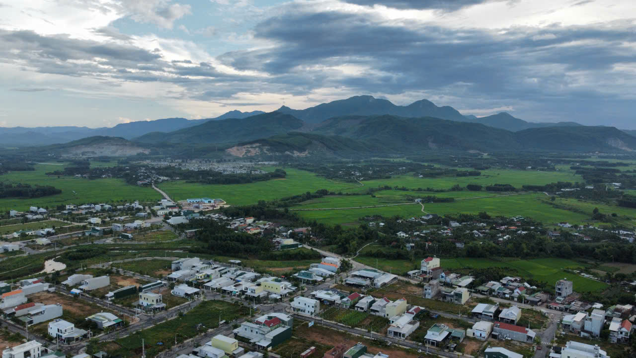 Đà Nẵng phê duyệt khu TĐC đầu tiên, Quảng Ngãi xây 22 khu TĐC phục vụ GPMB đường sắt tốc độ cao - Ảnh 2.