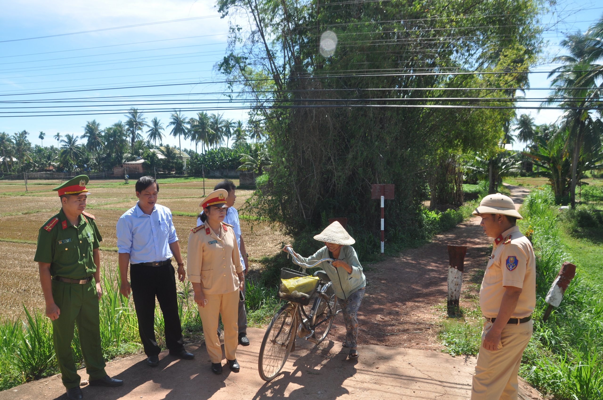 Gia Lai: Khẩn trương xoá bỏ lối đi tự mở, tăng cường giải pháp ATGT đường sắt- Ảnh 1.