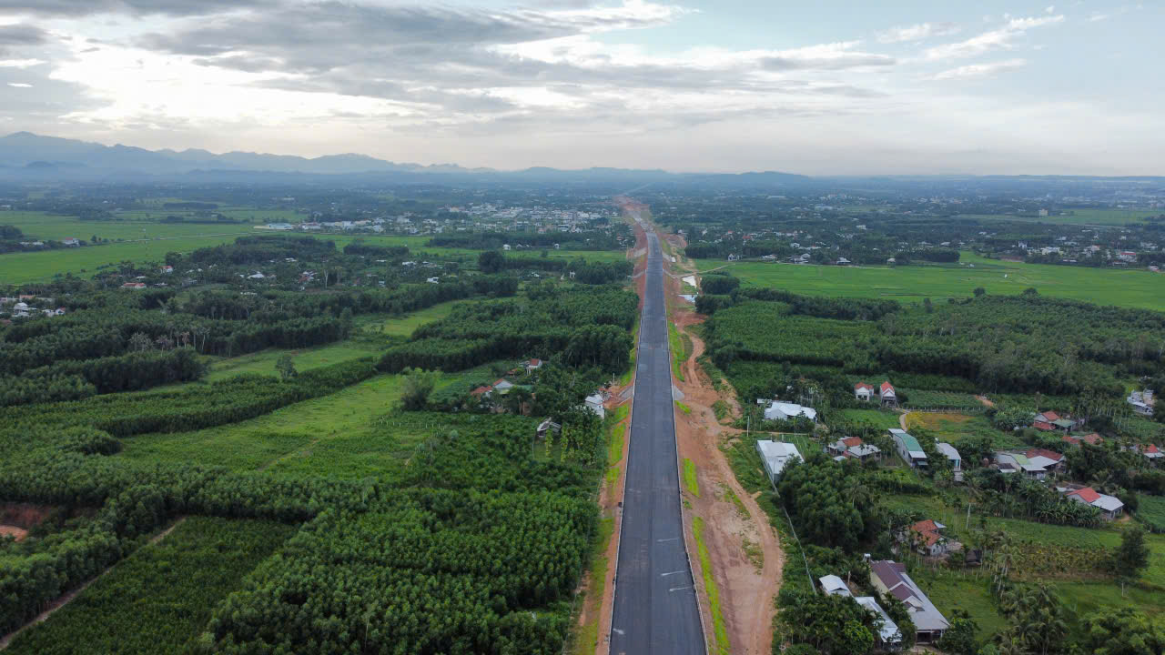 Bộ Xây dựng nêu quan điểm về việc đầu tư tuyến đường sắt Trì Bình - Dung Quất vốn 1.000 tỷ đồng - Ảnh 1.