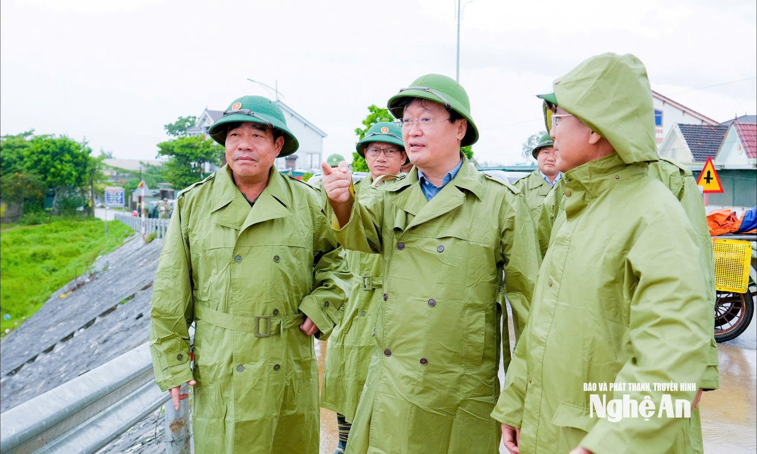 Đoàn công tác Trung ương và tỉnh Nghệ An trực tiếp chỉ đạo phòng chống bão Kajiki - Ảnh 2.