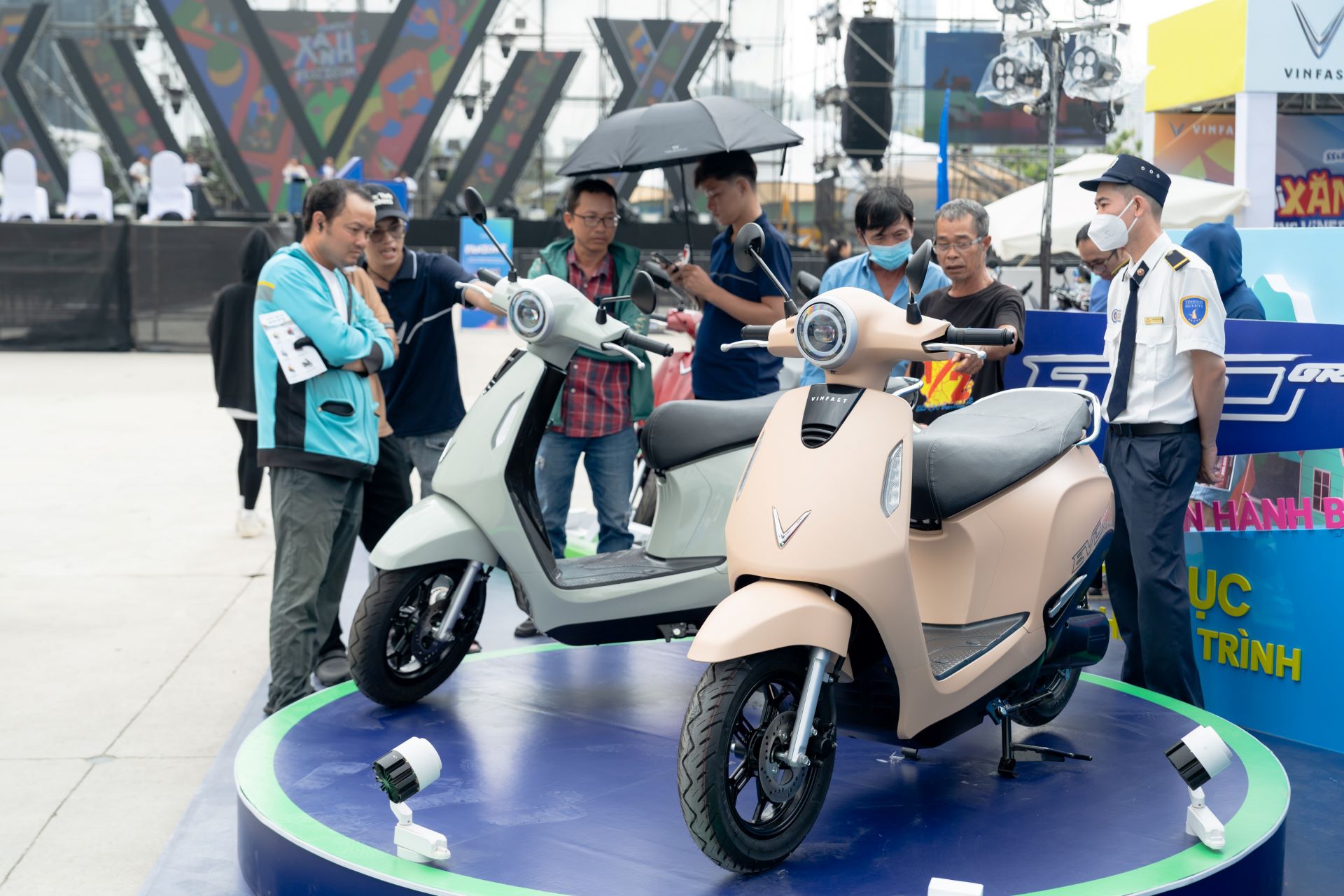 Vì sao cả dân công sở lẫn tài xế dịch vụ đều “phát sốt” với VinFast Evo Grand?- Ảnh 2.