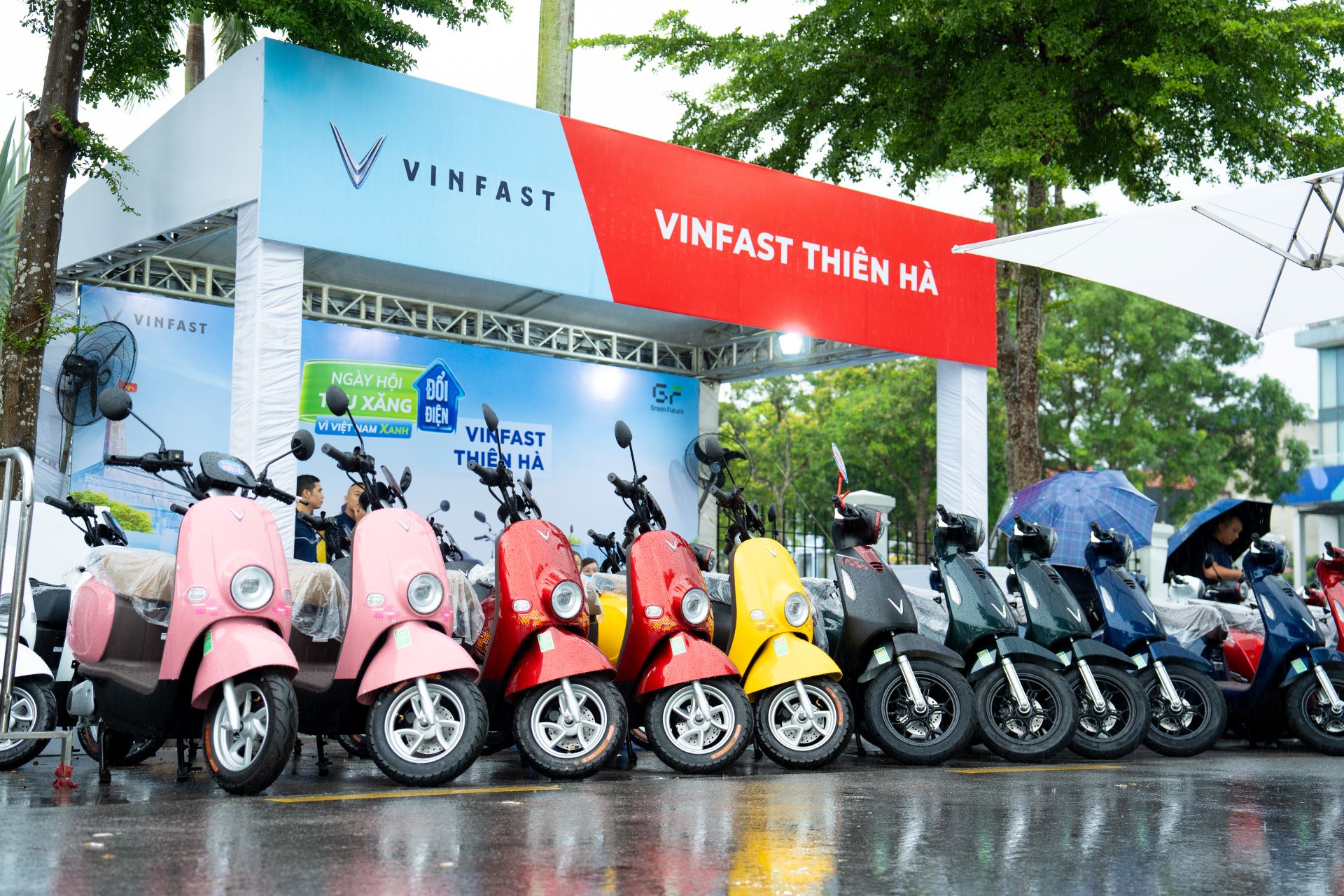 VinFast gây sốc thị trường: Chỉ từ 0 đồng sở hữu xe máy điện, xóa lợi thế cuối cùng của xe xăng- Ảnh 1.