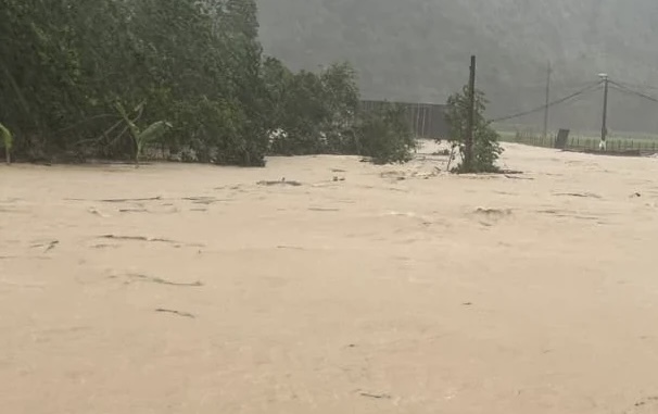 Tình hình mưa lũ, sạt lở và thiệt hại giao thông tại Thanh Hoá- Ảnh 1.