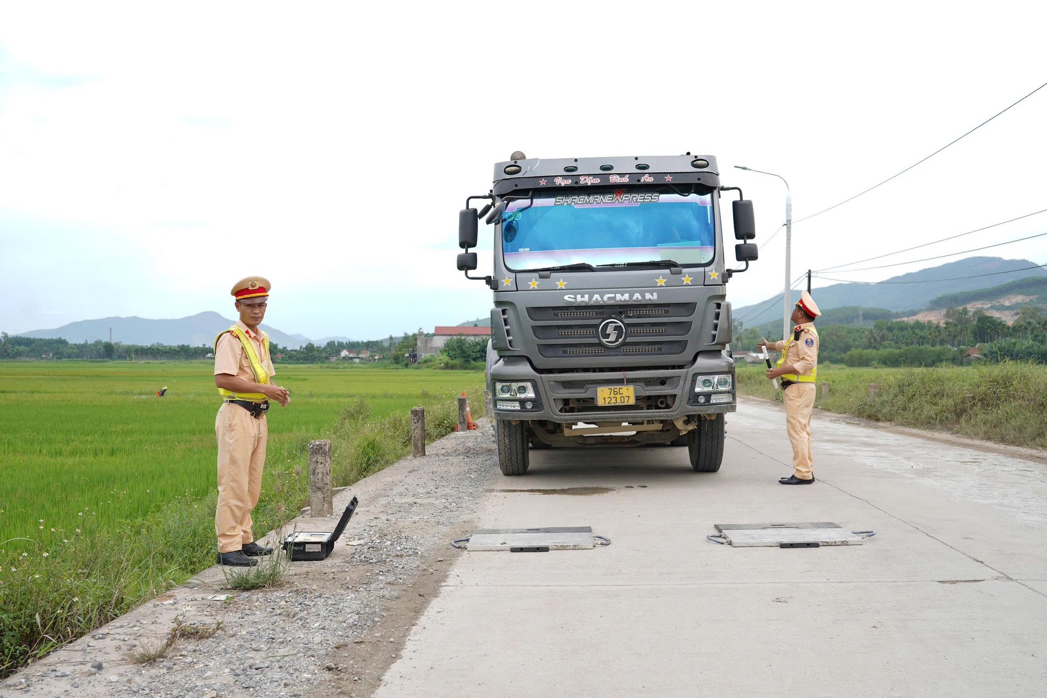 Quảng Ngãi: Số lượng trường hợp vi phạm pháp luật về TTATGT tăng - Ảnh 1.