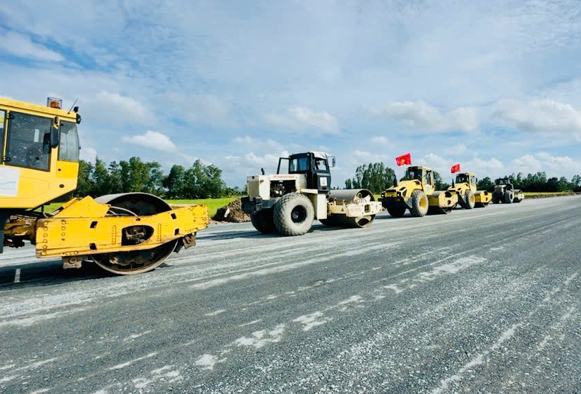 Chủ động thi công xuyên lễ 2/9, đẩy nhanh tiến độ cao tốc Cần Thơ – Cà Mau - Ảnh 1.