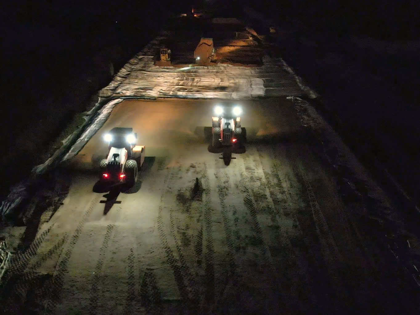 Chủ động thi công xuyên lễ 2/9, đẩy nhanh tiến độ cao tốc Cần Thơ – Cà Mau - Ảnh 3.