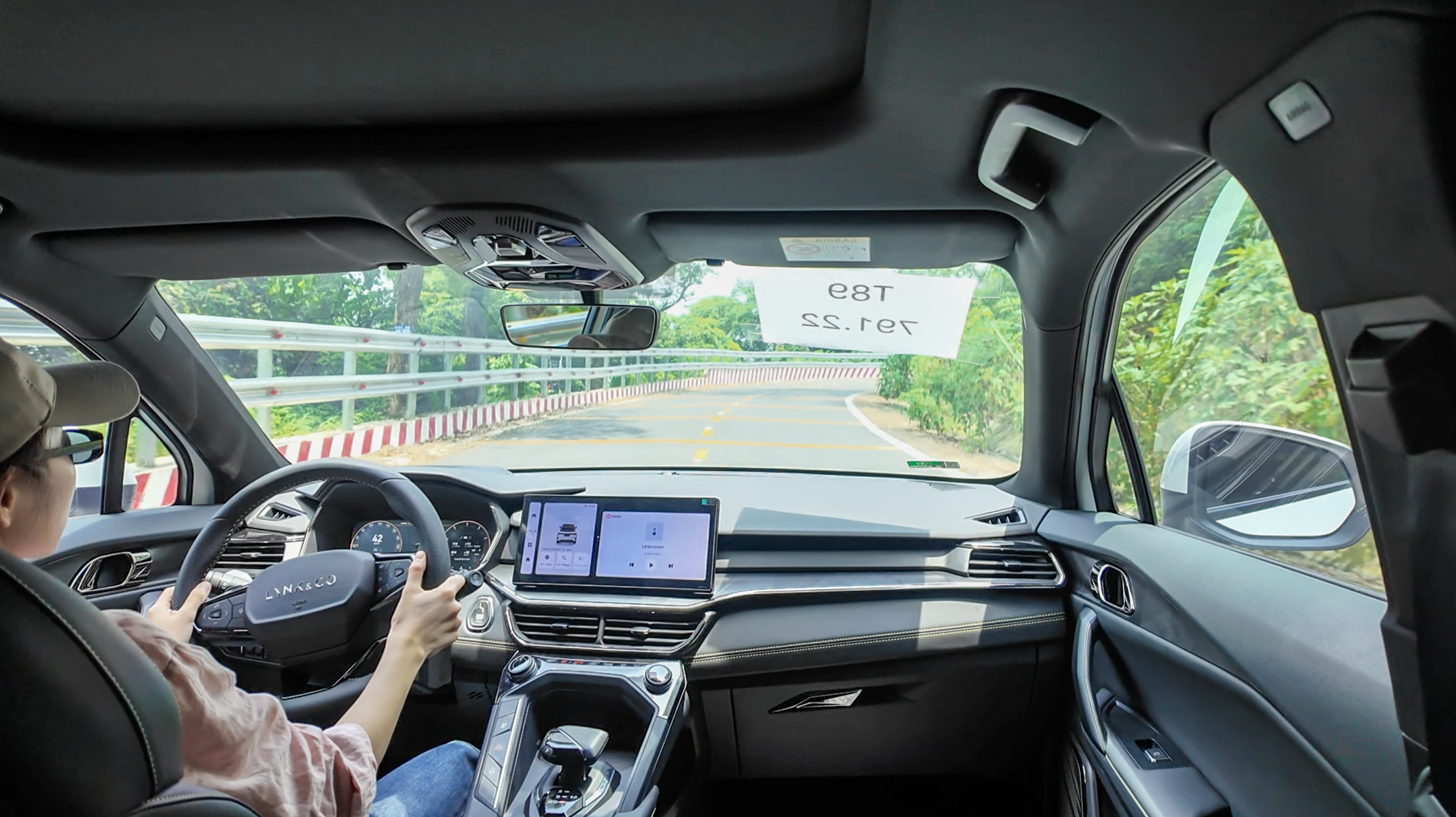 Đánh giá Lynk & Co 06 Core Plus: Đổi ADAS bằng giá rẻ, vận hành khác biệt - Ảnh 12.