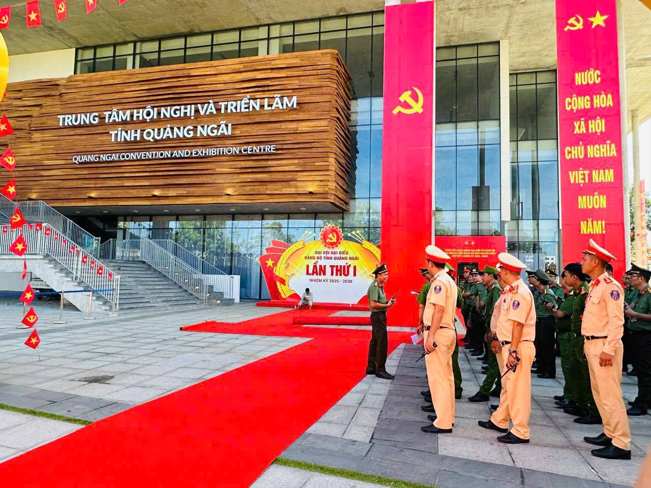 Đảm bảo TTATGT tuyệt đối phục vụ Đại hội Đại biểu Đảng bộ tỉnh Quảng Ngãi lần thứ I - Ảnh 2.