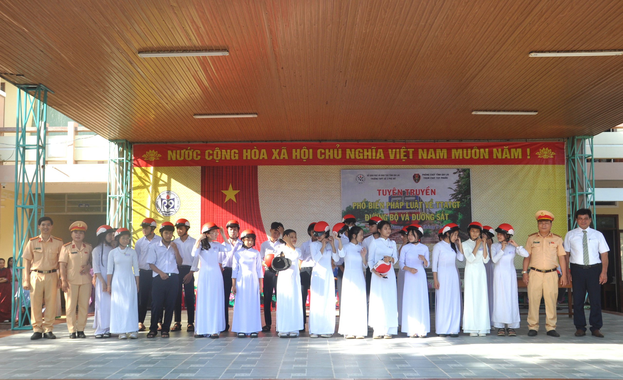 Trang bị kỹ năng giúp học sinh tham gia giao thông an toàn, phòng ngừa TNGT- Ảnh 9.