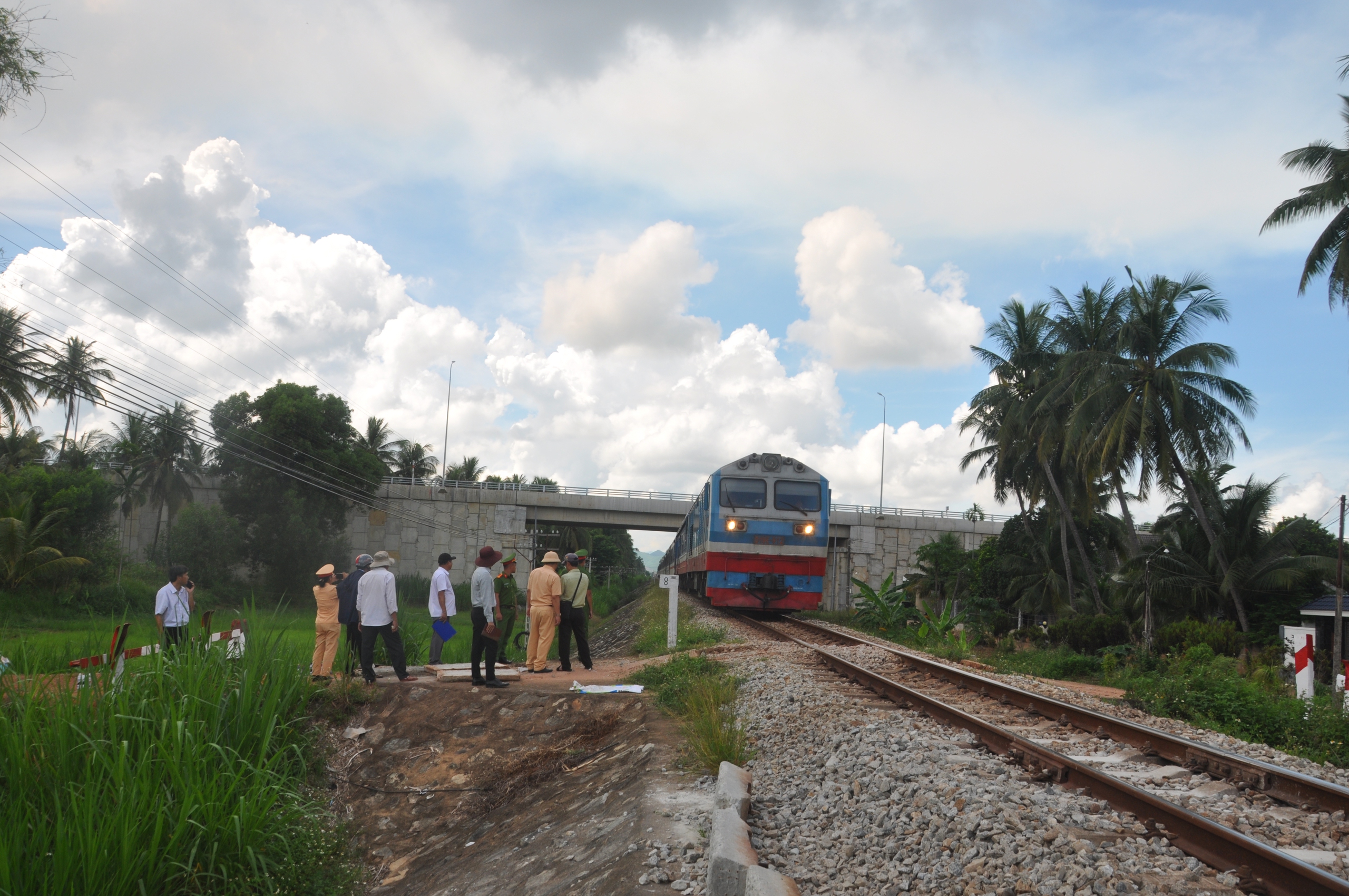 Gia Lai: Hợp sức đóng, xoá lối đi tự mở qua đường sắt- Ảnh 1. Gia Lai: Hợp sức đóng, xoá lối đi tự mở qua đường sắt- Ảnh 1.