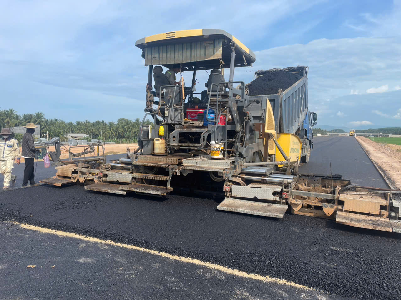 Tháo gỡ khó khăn cho 4 dự án giao thông trọng điểm - Ảnh 1.