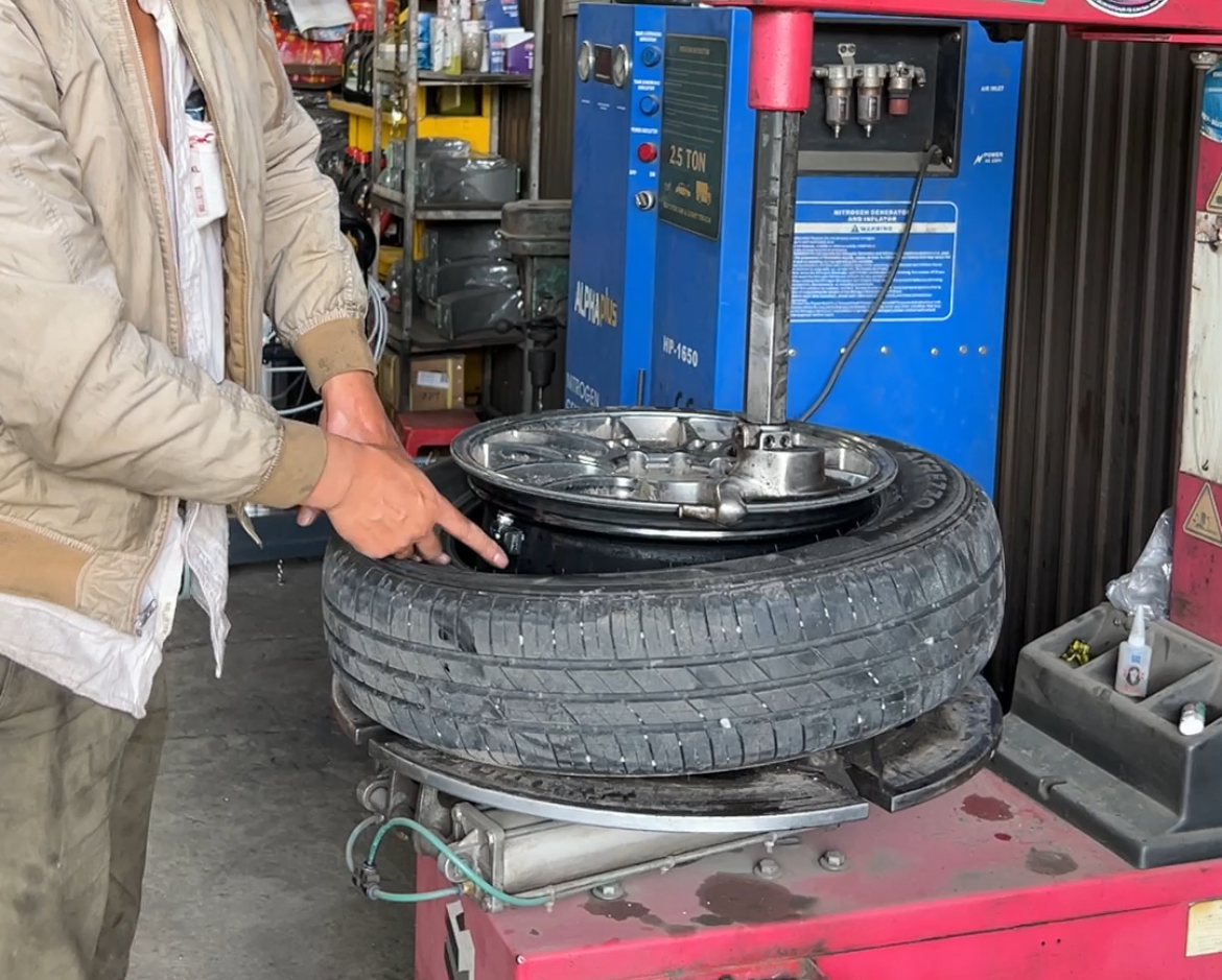 Tráng keo chống đinh lốp ô tô liệu có hiệu quả? - Ảnh 1.