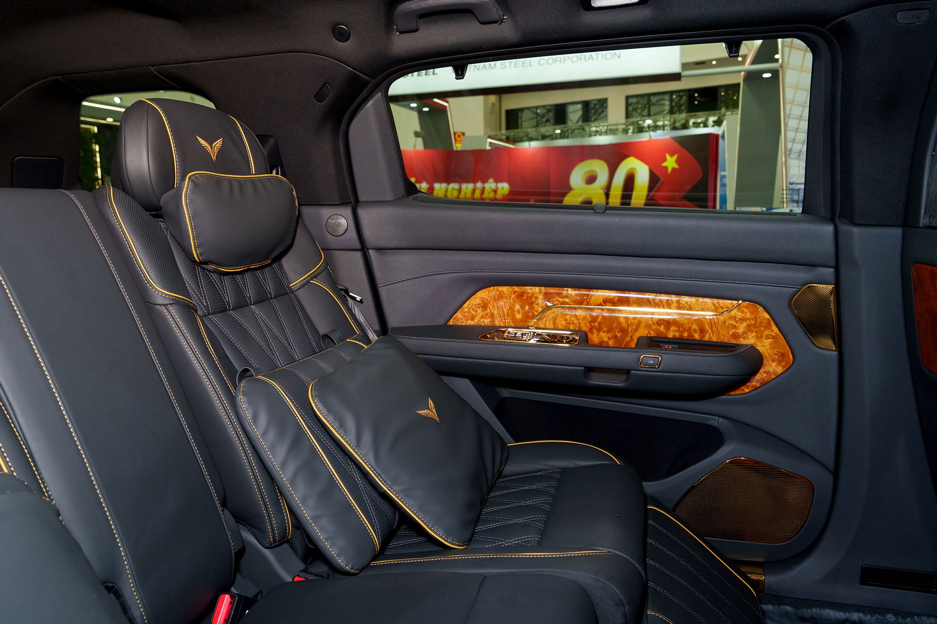 Những chi tiết xa xỉ bậc nhất trên Lạc Hồng 900 LX - Ảnh 5.