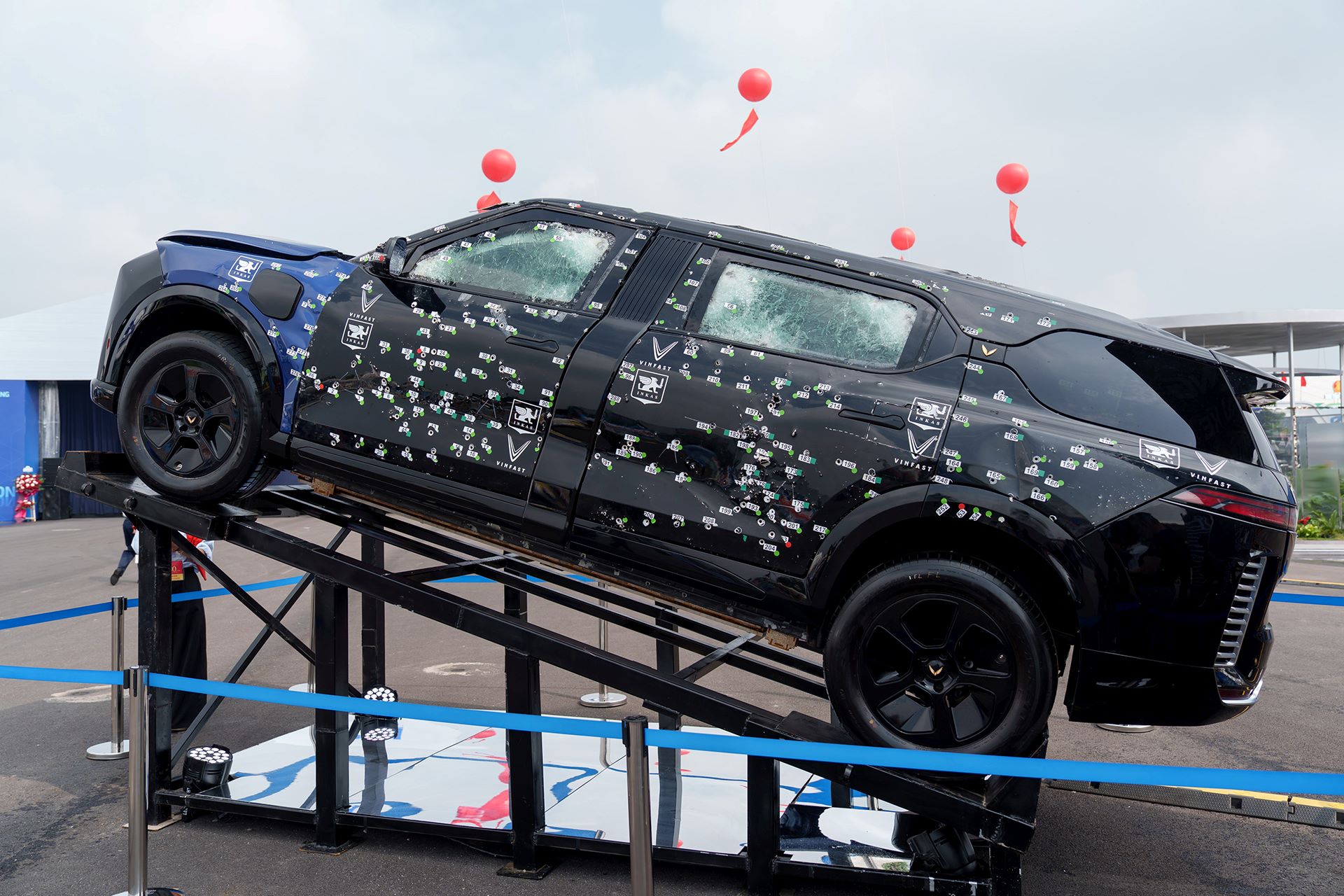 Những chi tiết xa xỉ bậc nhất trên Lạc Hồng 900 LX - Ảnh 6.