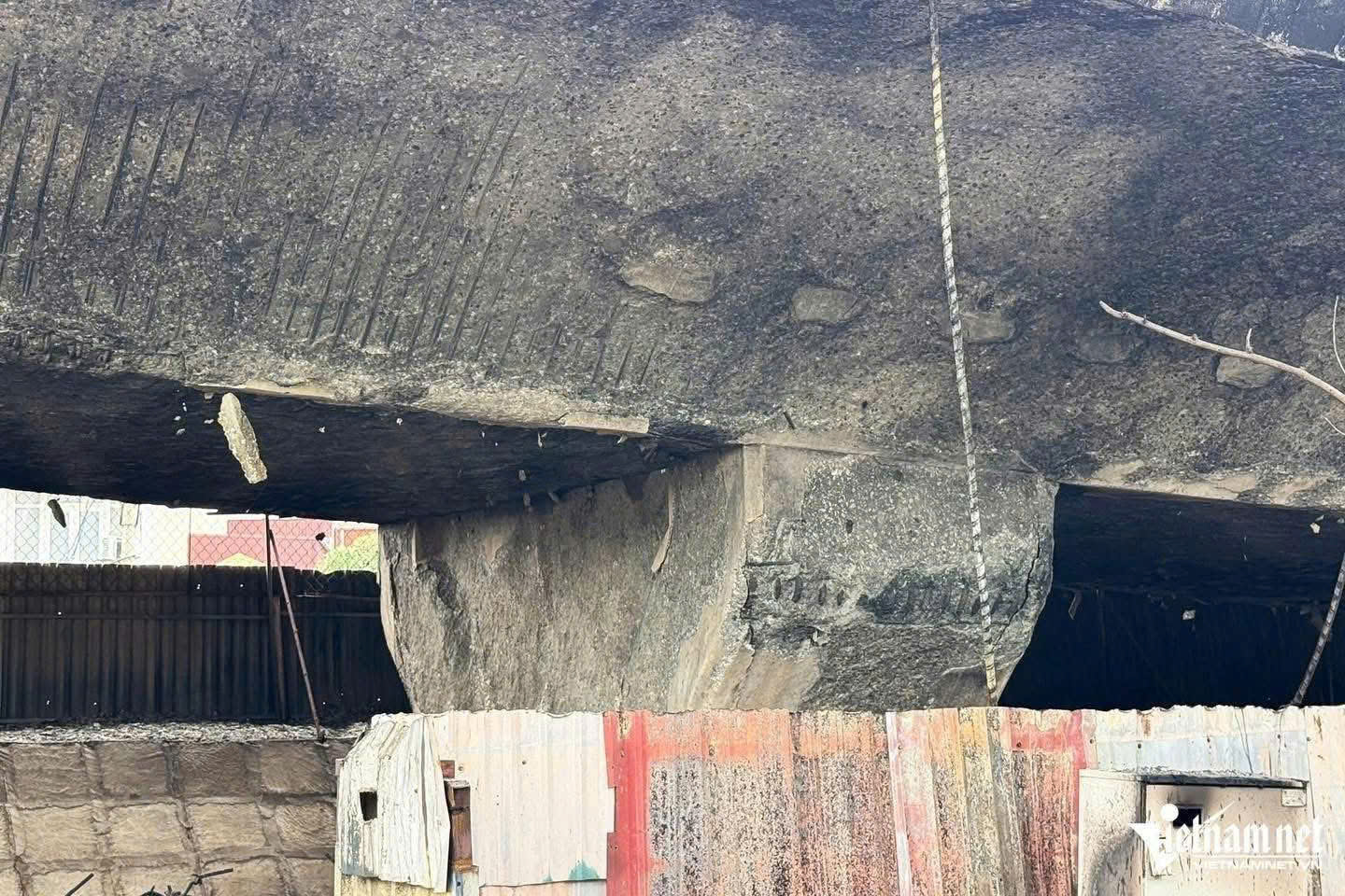 Xe dưới 18 tấn mới được lên đường dẫn cầu Vĩnh Tuy - Ảnh 1.