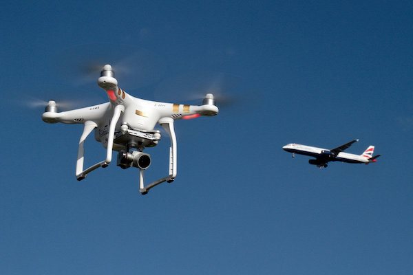 Khẩn trương thực hiện đồng bộ các giải pháp tăng cường bảo đảm an toàn, an ninh hàng không - Ảnh 2.