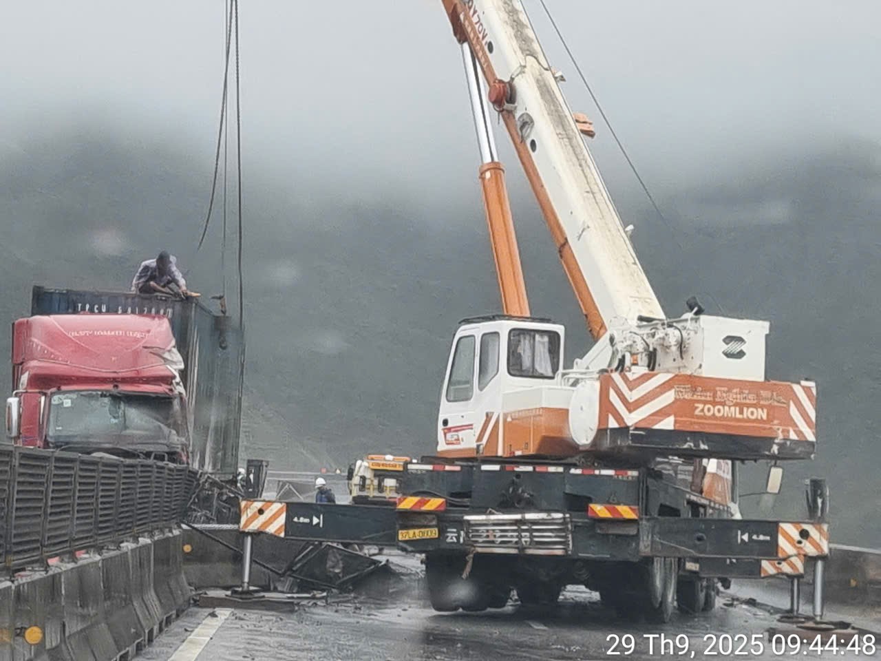 Cập nhật mới nhất thiệt hại trên các tuyến giao thông - Ảnh 2.