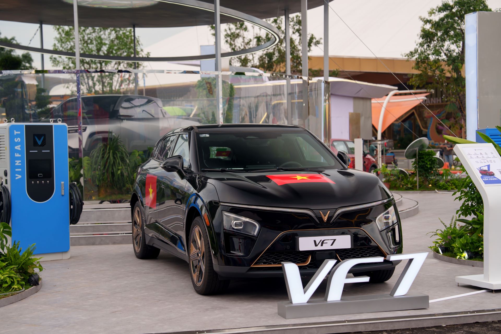 Sức mạnh như Lamborghini, giá lăn bánh chỉ hơn 700 triệu đồng: Lý do VF 7 gây bão phân khúc C-SUV