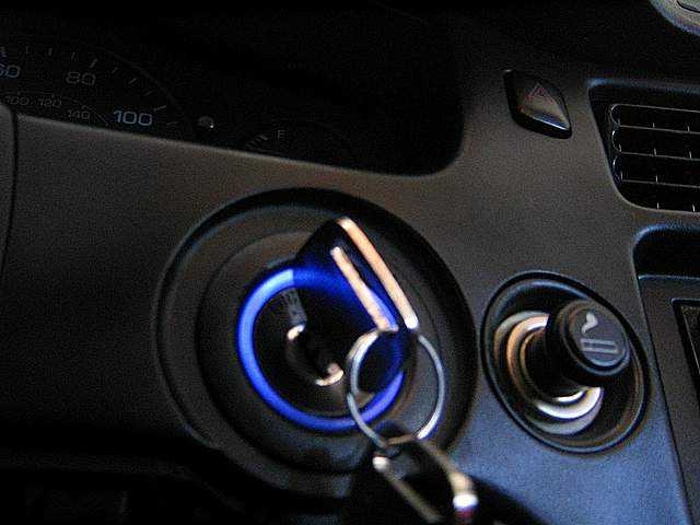 Cách xử lý sự cố không mở được khóa điện xe ô tô- Ảnh 2. Cách xử lý sự cố không mở được khóa điện xe ô tô- Ảnh 2.