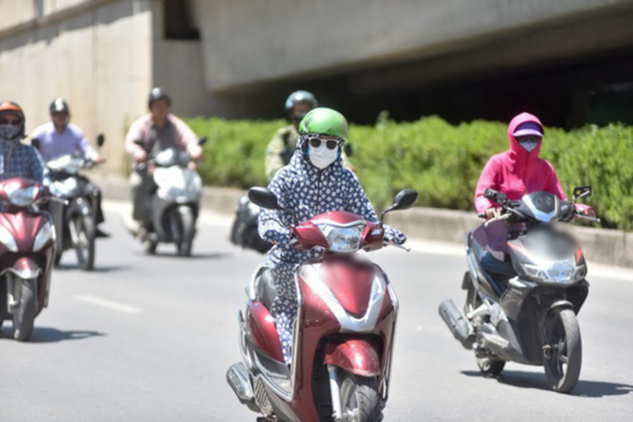 Thói quen đậu xe dưới bóng râm chờ đèn đỏ có thể khiến bạn phải trả giá đắt