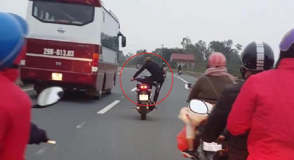 Phòng ngừa các bệnh về xương khớp với các tư thế lái xe máy cơ bản