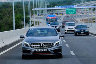 Giữ khoảng cách với xe phía trước