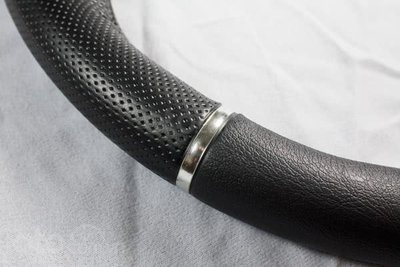 Hướng dẫn làm sạch các loại vô lăng khác nhau - Đảm bảo loại bỏ hẵn hóa chất khỏi các khu vực dễ bám