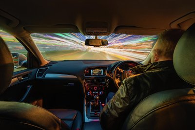 8. Đèn sáng trong xe vào ban đêm 8. Đèn sáng trong xe vào ban đêm.